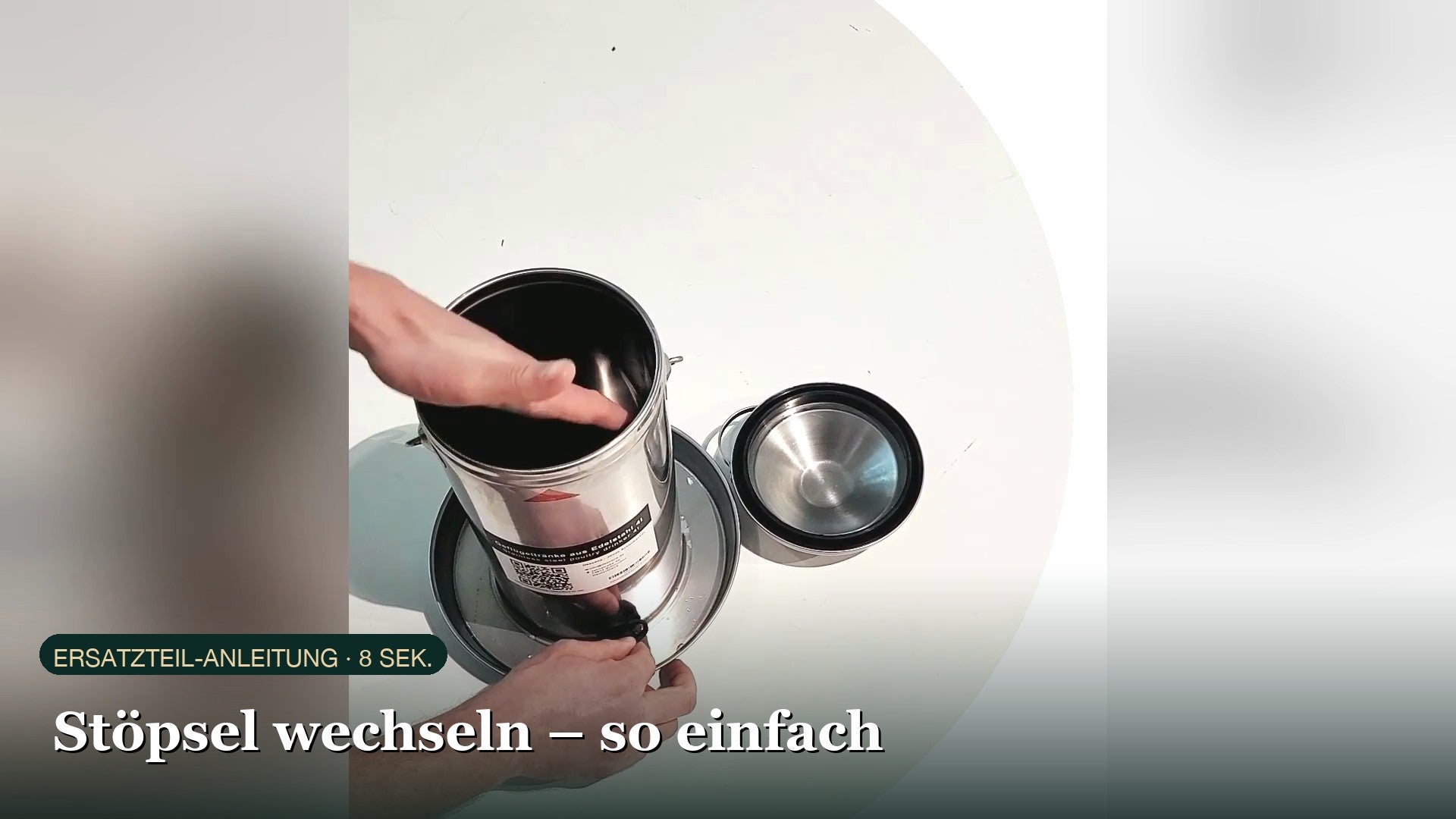 Video: Silikonstöpsel in die Descena HTE4 Hühnertränke einsetzen